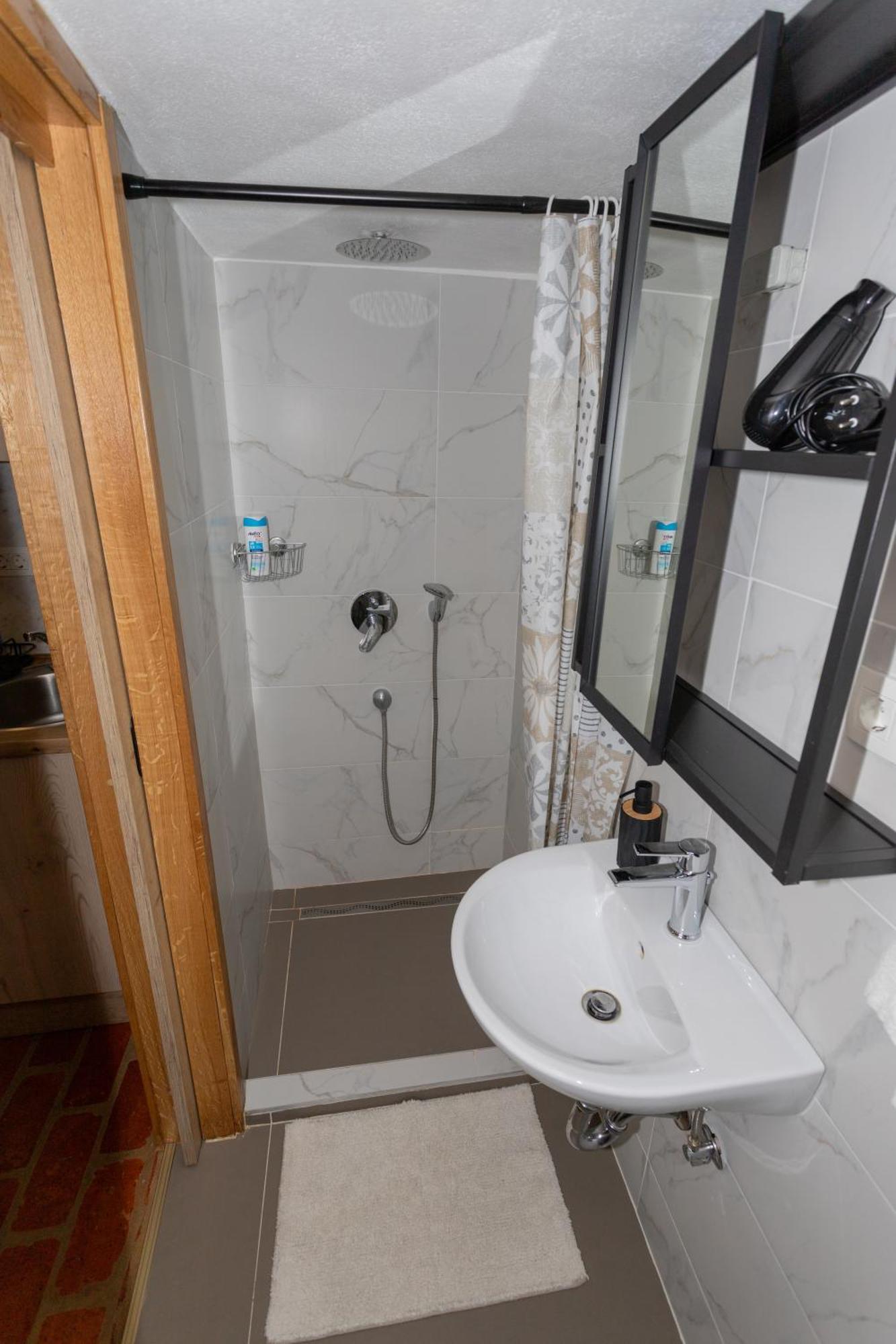 Zenroom Apartments Любляна Екстер'єр фото